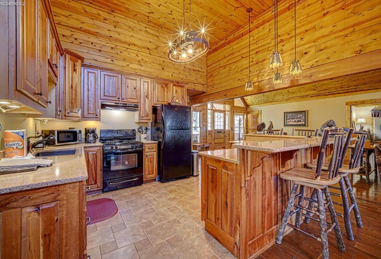 Cozy Creekfront Family Cabin-Pet Friendly -Gamerm-Hot Tub Hiawassee Exteriör bild