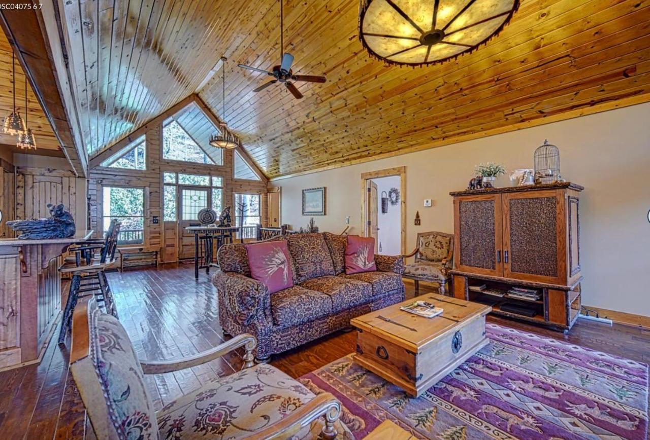 Cozy Creekfront Family Cabin-Pet Friendly -Gamerm-Hot Tub Hiawassee Exteriör bild