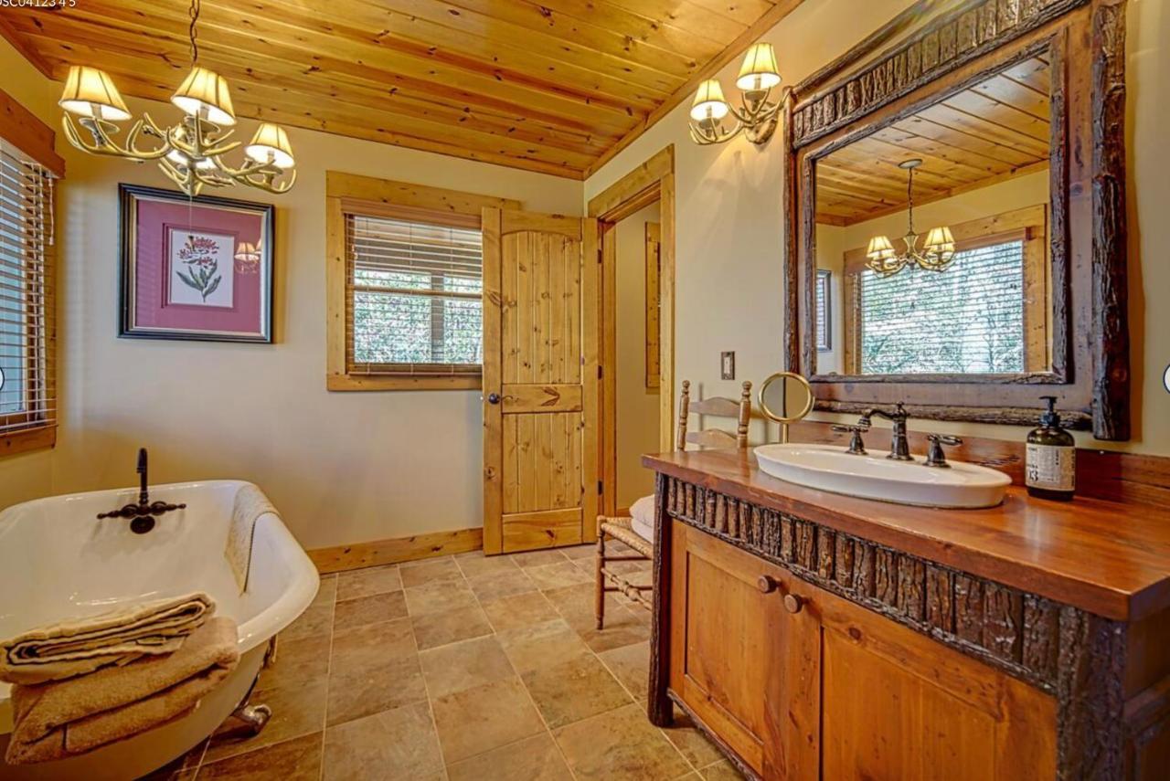 Cozy Creekfront Family Cabin-Pet Friendly -Gamerm-Hot Tub Hiawassee Exteriör bild